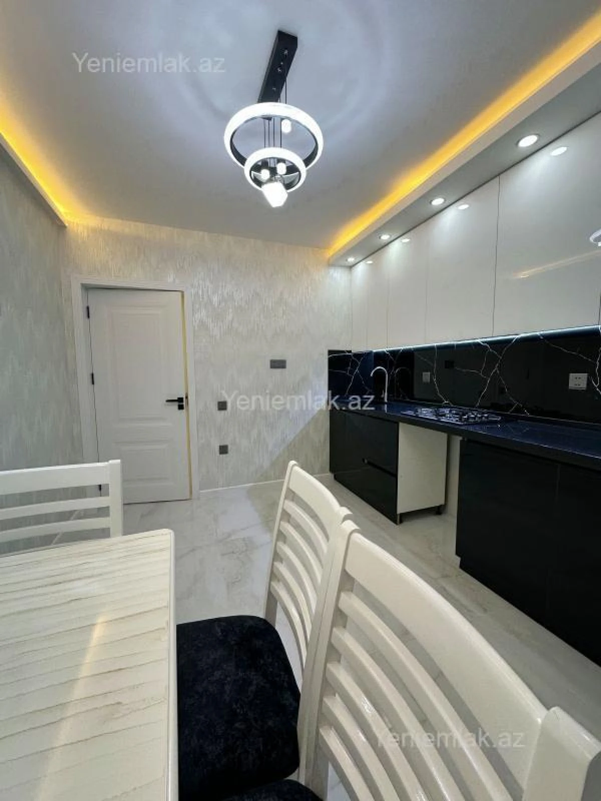 Satılır 2 otaqlı köhnə tikili 55 m²