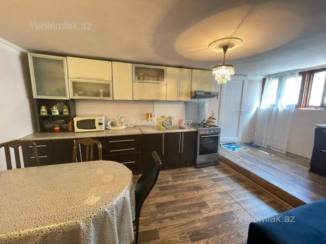 Satılır 5 otaqlı həyət evi 160 m²