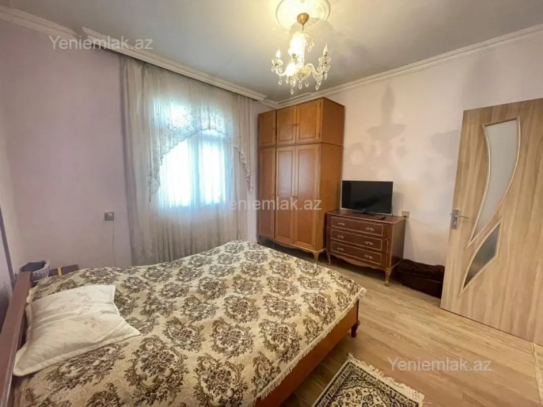 Satılır 5 otaqlı həyət evi 160 m²