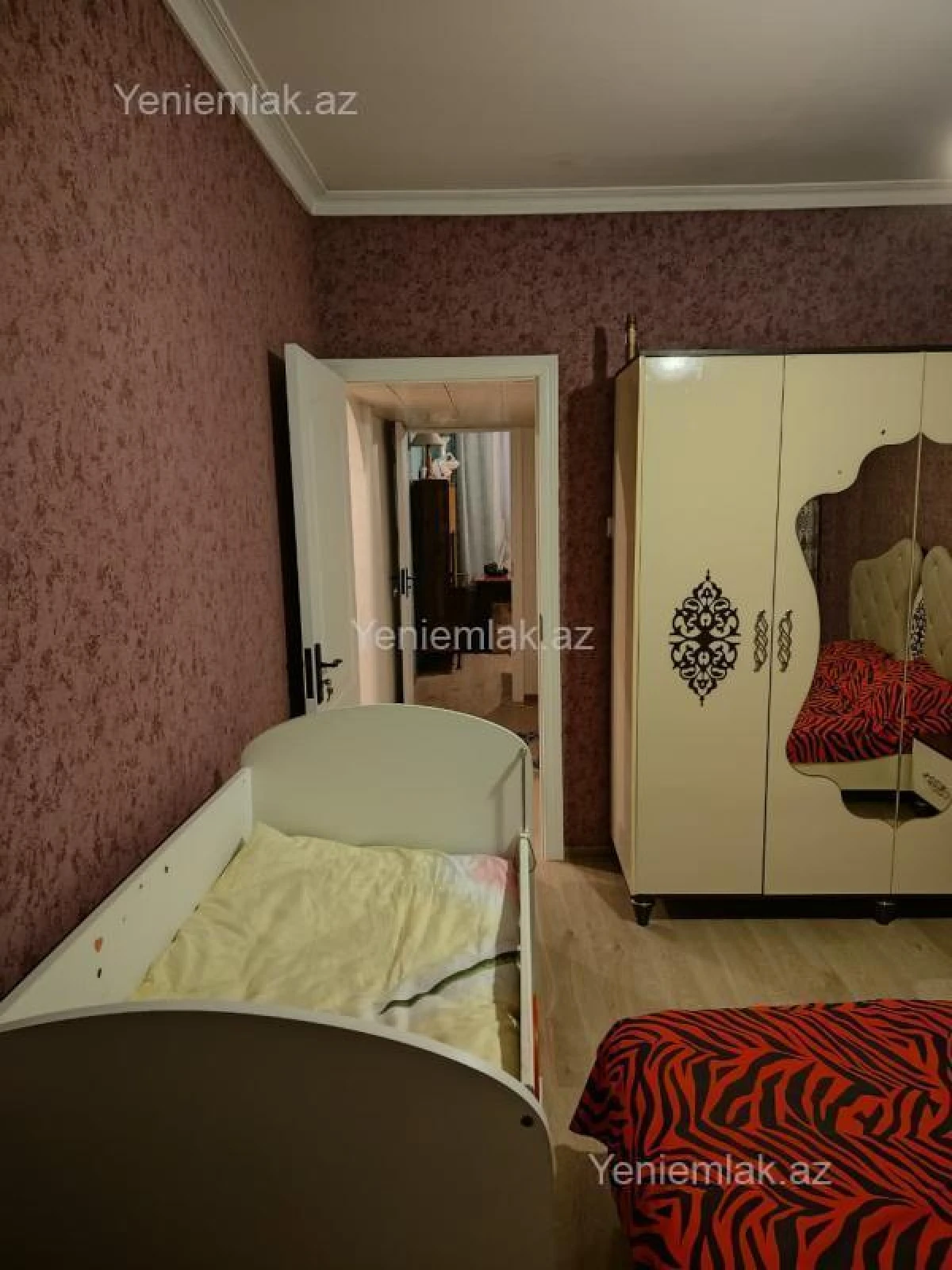 Satılır 4 otaqlı köhnə tikili 100 m²