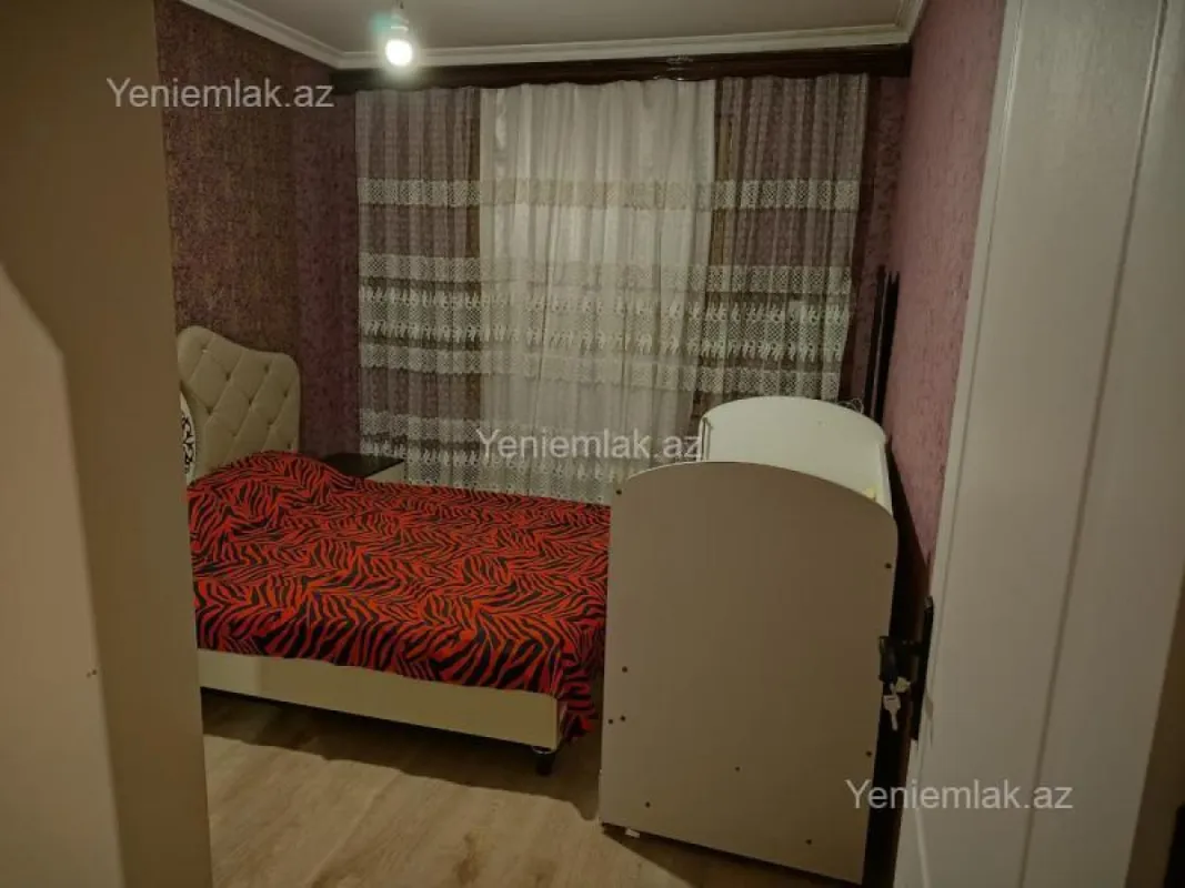 Satılır 4 otaqlı köhnə tikili 100 m²