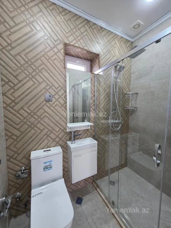 Satılır 5 otaqlı həyət evi 300 m²