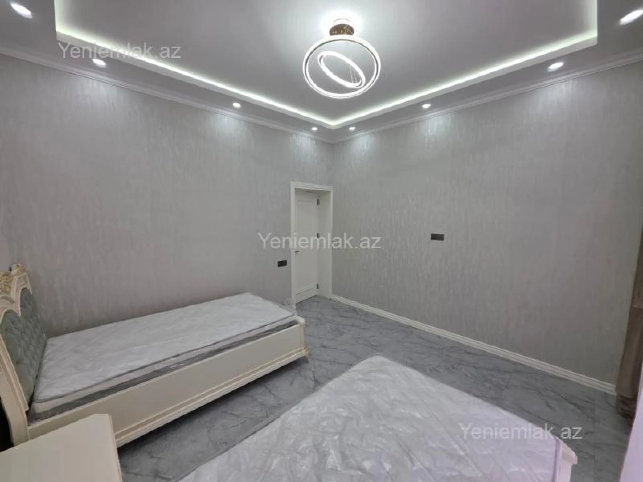 Satılır 5 otaqlı həyət evi 300 m²