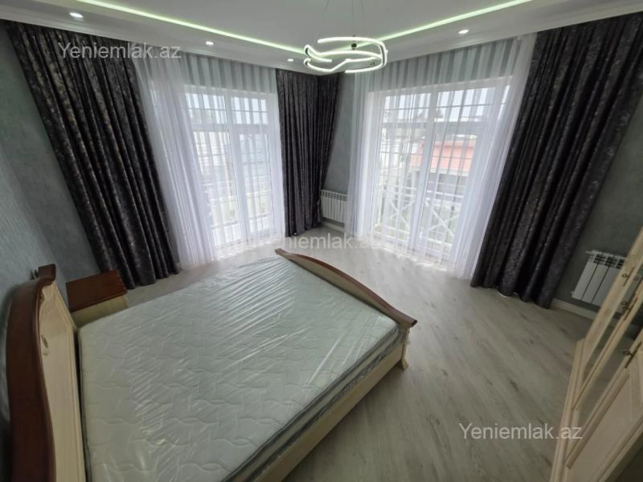 Satılır 5 otaqlı həyət evi 300 m²