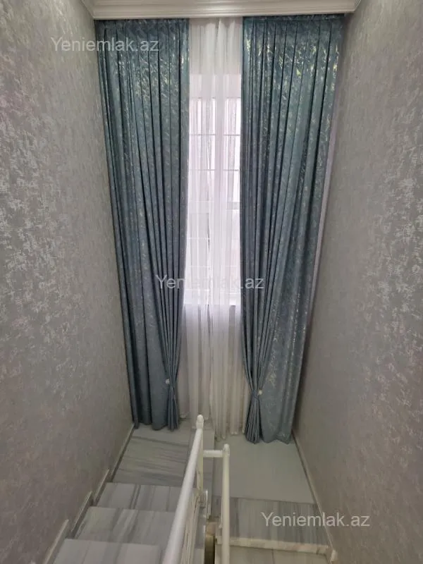 Satılır 5 otaqlı həyət evi 300 m²