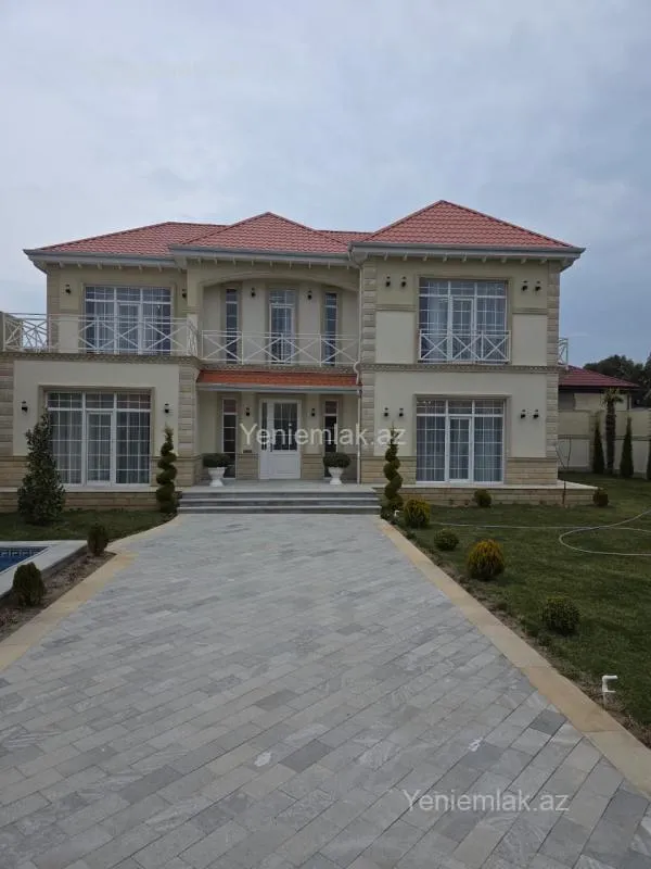 Satılır 5 otaqlı həyət evi 300 m²
