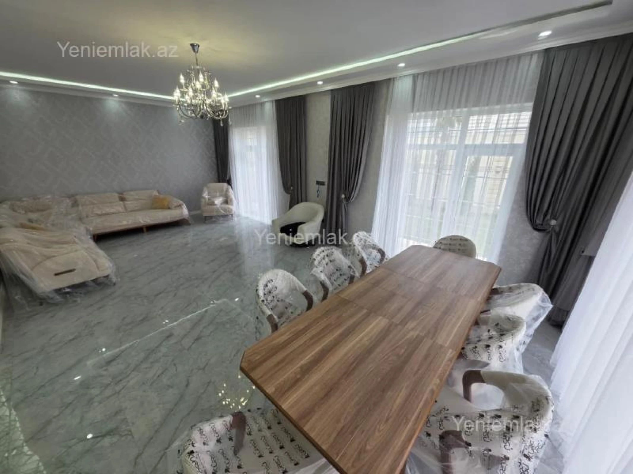 Satılır 5 otaqlı həyət evi 300 m²