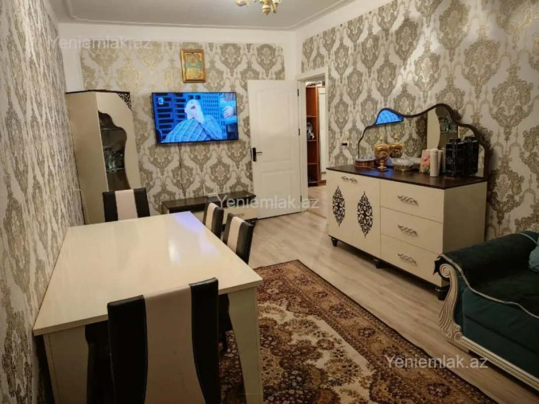 Satılır 4 otaqlı köhnə tikili 100 m²