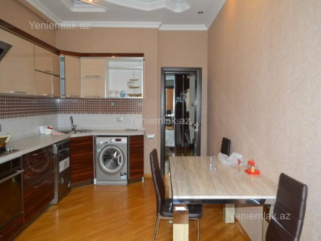 Satılır 3 otaqlı yeni tikili 142 m²