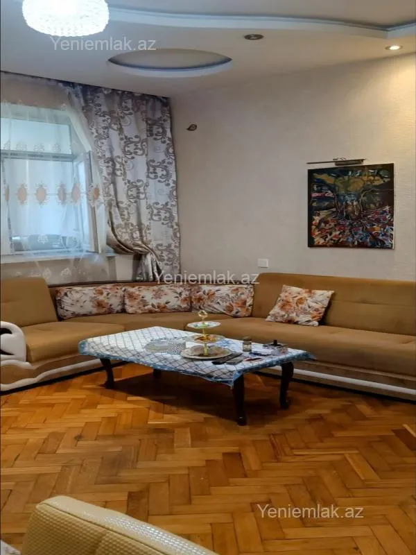 Satılır 3 otaqlı köhnə tikili 117 m²