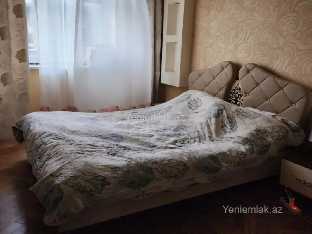 Satılır 3 otaqlı köhnə tikili 117 m²