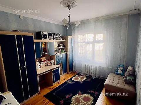 Satılır 4 otaqlı köhnə tikili 110 m²