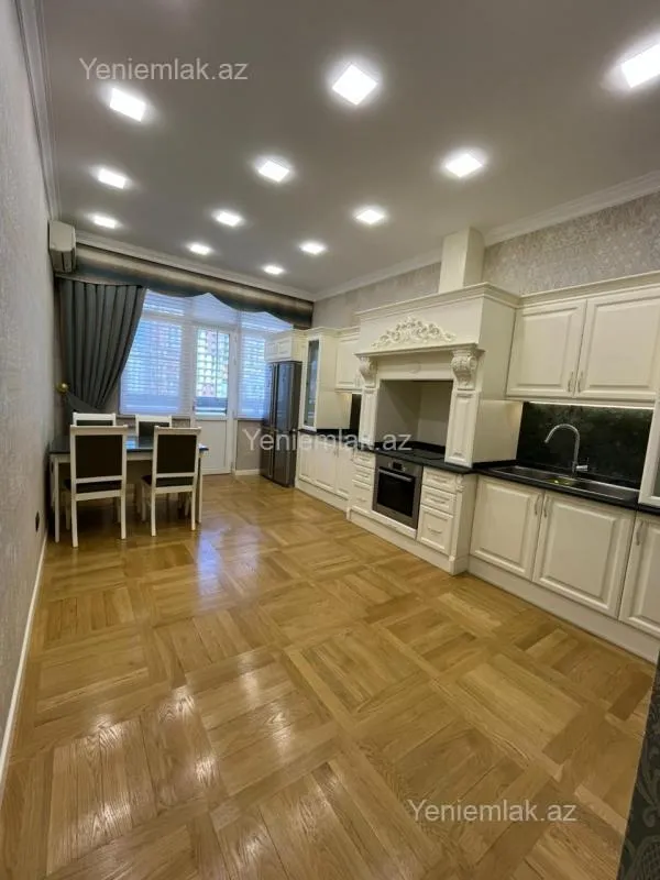 Satılır 3 otaqlı yeni tikili 150 m²