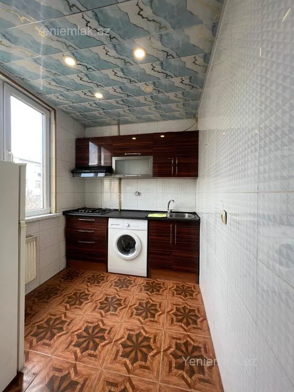 Satılır 2 otaqlı köhnə tikili 55 m²