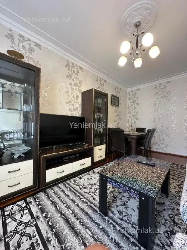 Satılır 3 otaqlı köhnə tikili 80 m²