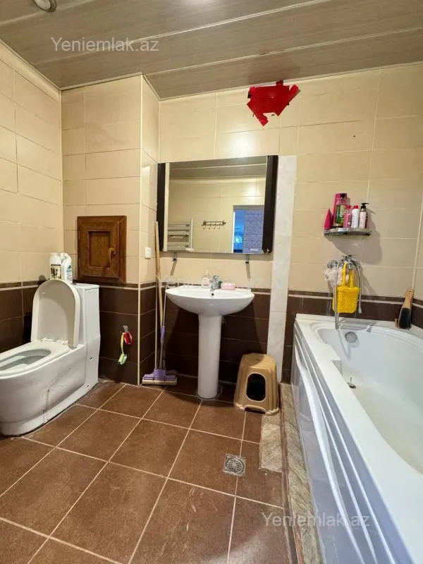 Satılır 5 otaqlı köhnə tikili 100 m²