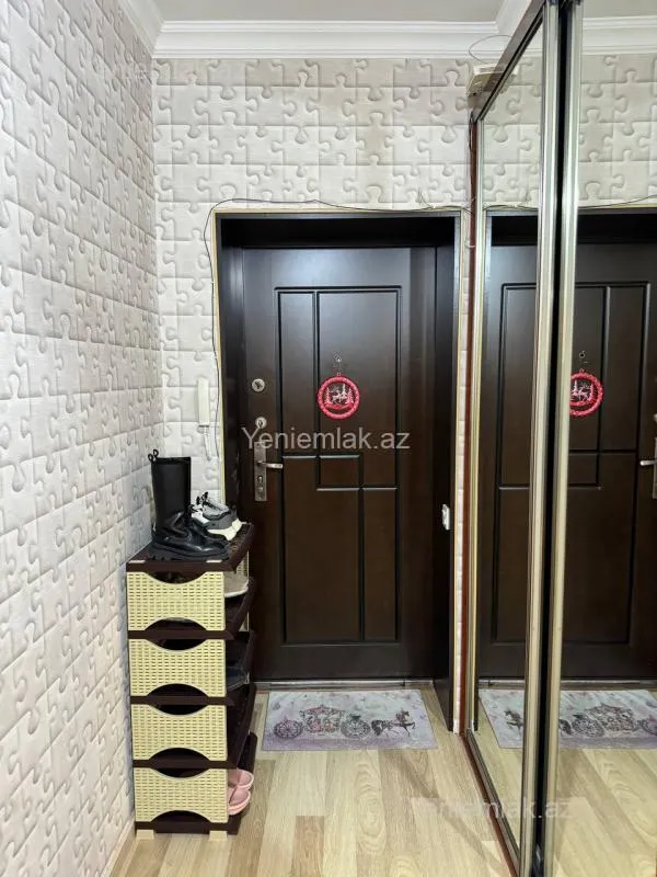 Satılır 5 otaqlı köhnə tikili 100 m²