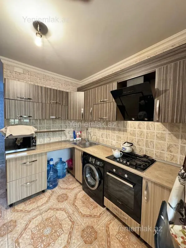 Satılır 5 otaqlı köhnə tikili 100 m²