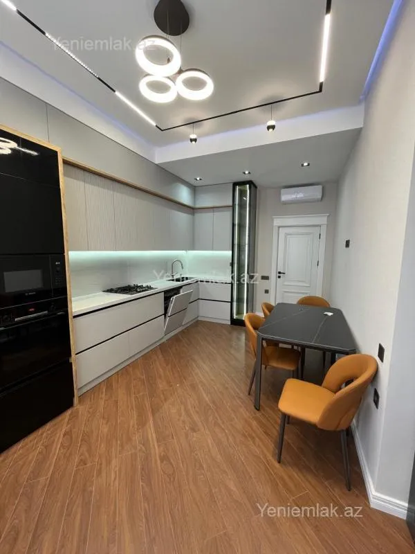 Satılır 3 otaqlı yeni tikili 137 m²