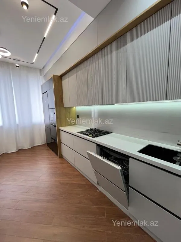 Satılır 3 otaqlı yeni tikili 137 m²