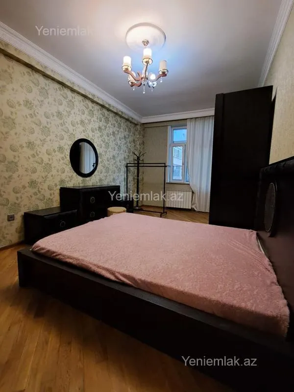 Satılır 3 otaqlı yeni tikili 125 m²