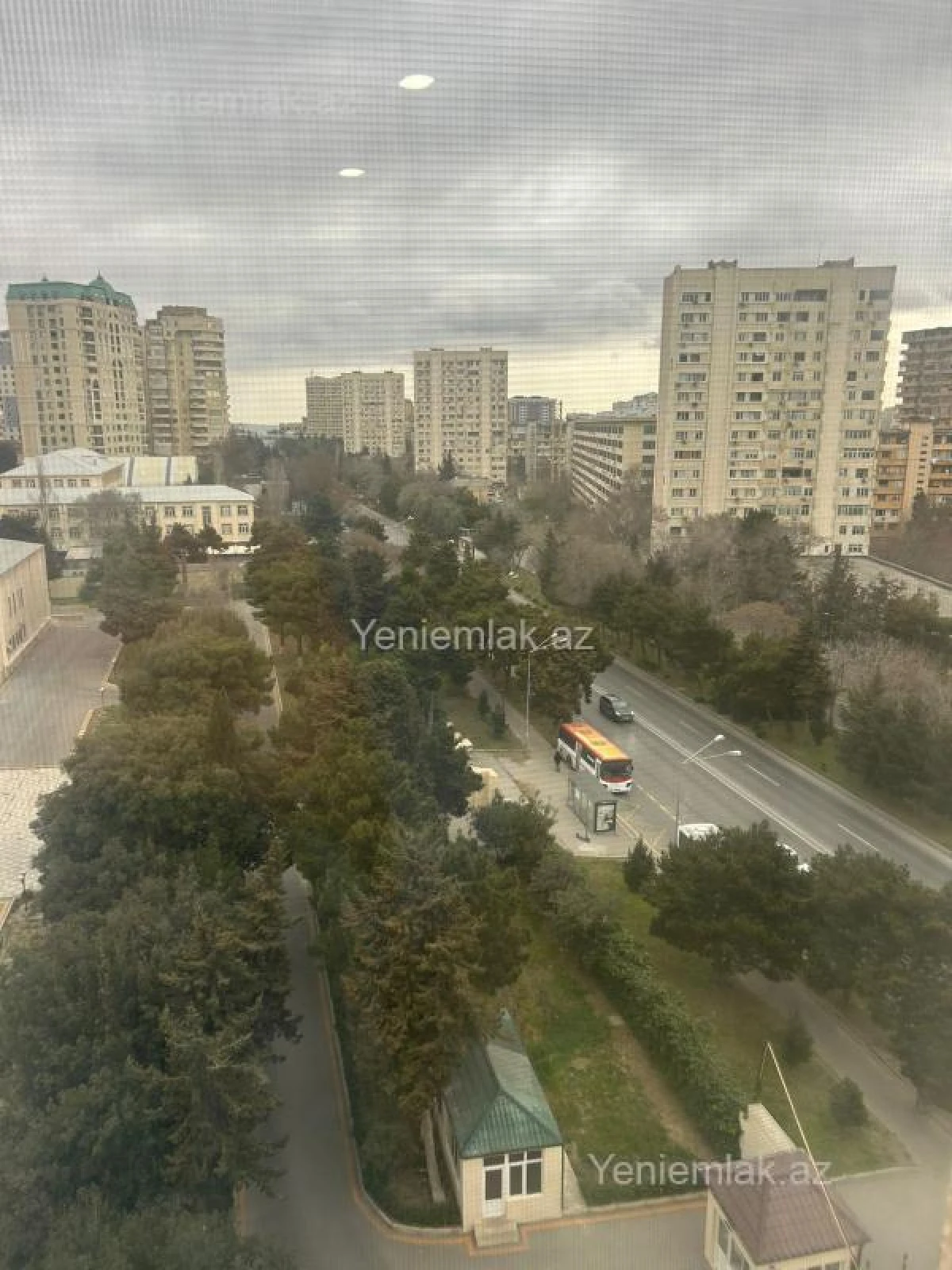 Satılır 2 otaqlı köhnə tikili 65 m²