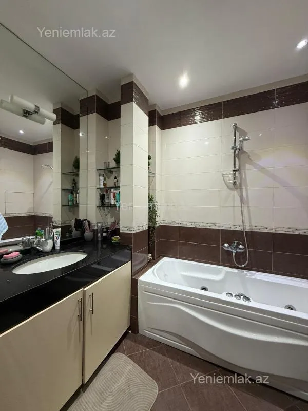 Satılır 3 otaqlı yeni tikili 137 m²