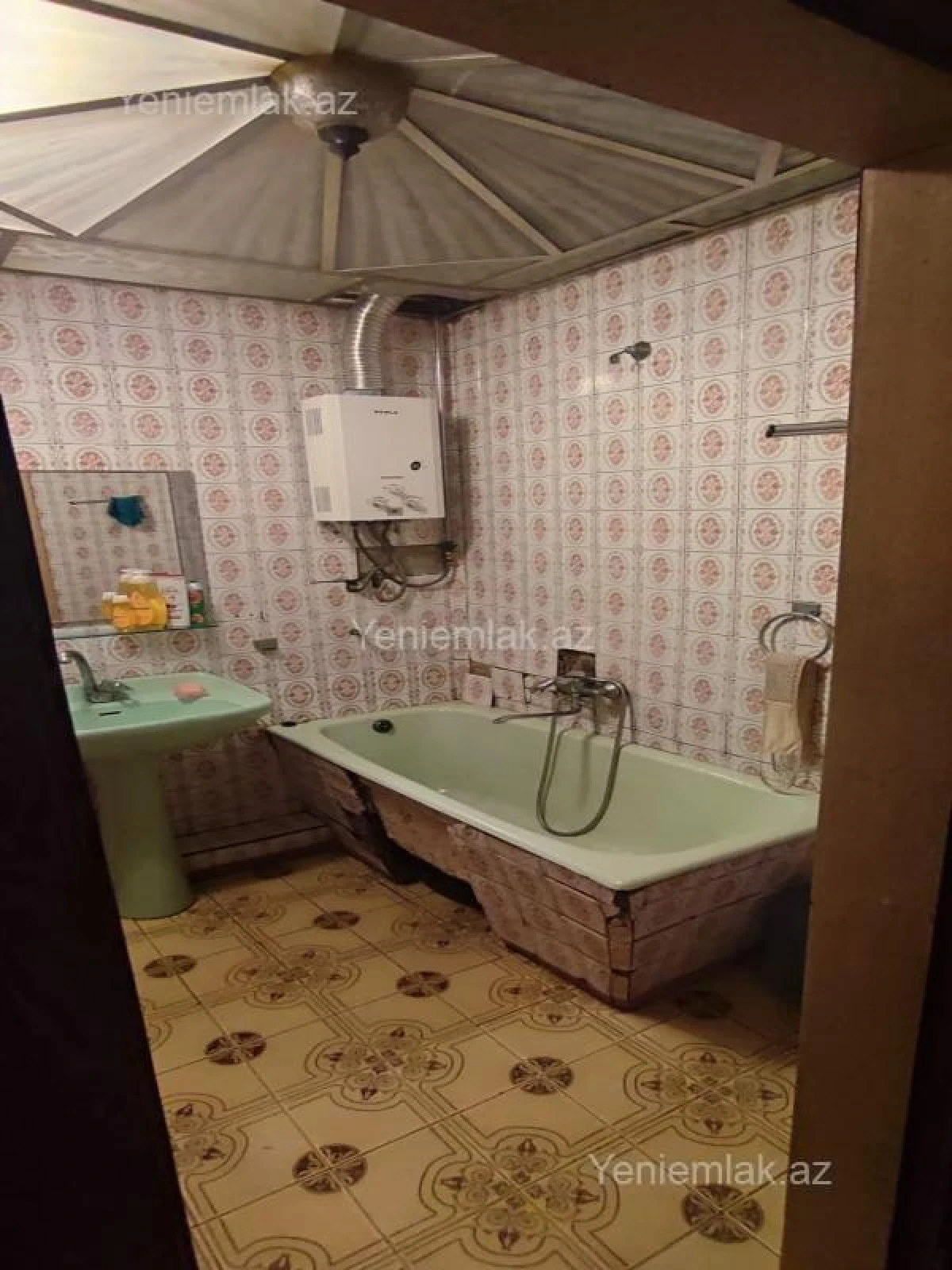 Satılır 4 otaqlı köhnə tikili 120 m²