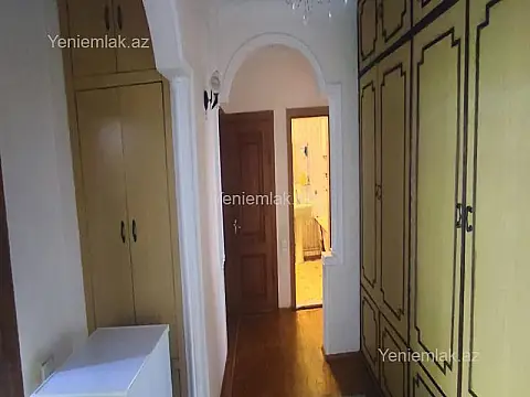 Satılır 4 otaqlı köhnə tikili 120 m²