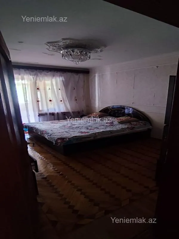 Satılır 4 otaqlı köhnə tikili 120 m²