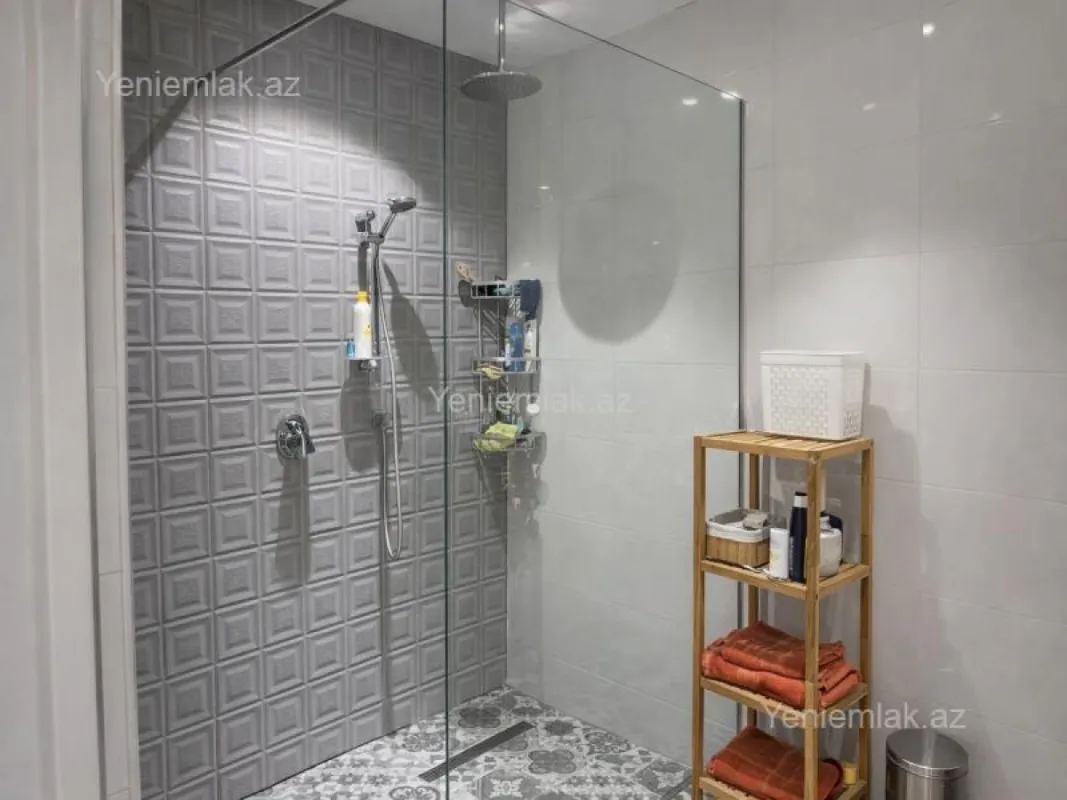 Satılır 4 otaqlı yeni tikili 135 m²