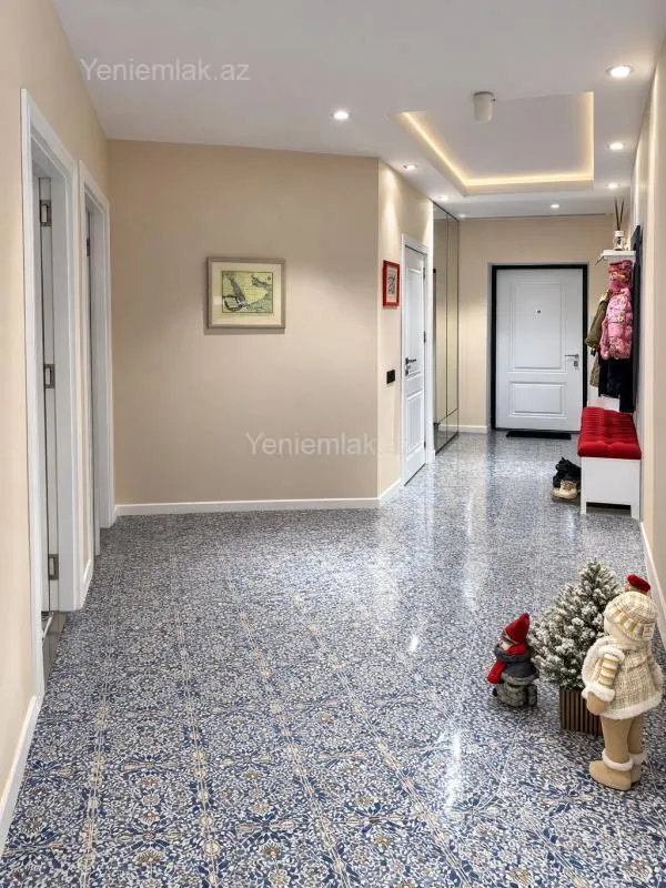 Satılır 4 otaqlı yeni tikili 135 m²