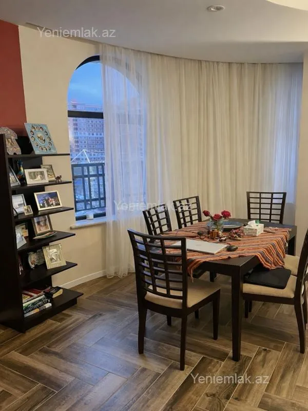 Satılır 4 otaqlı yeni tikili 135 m²