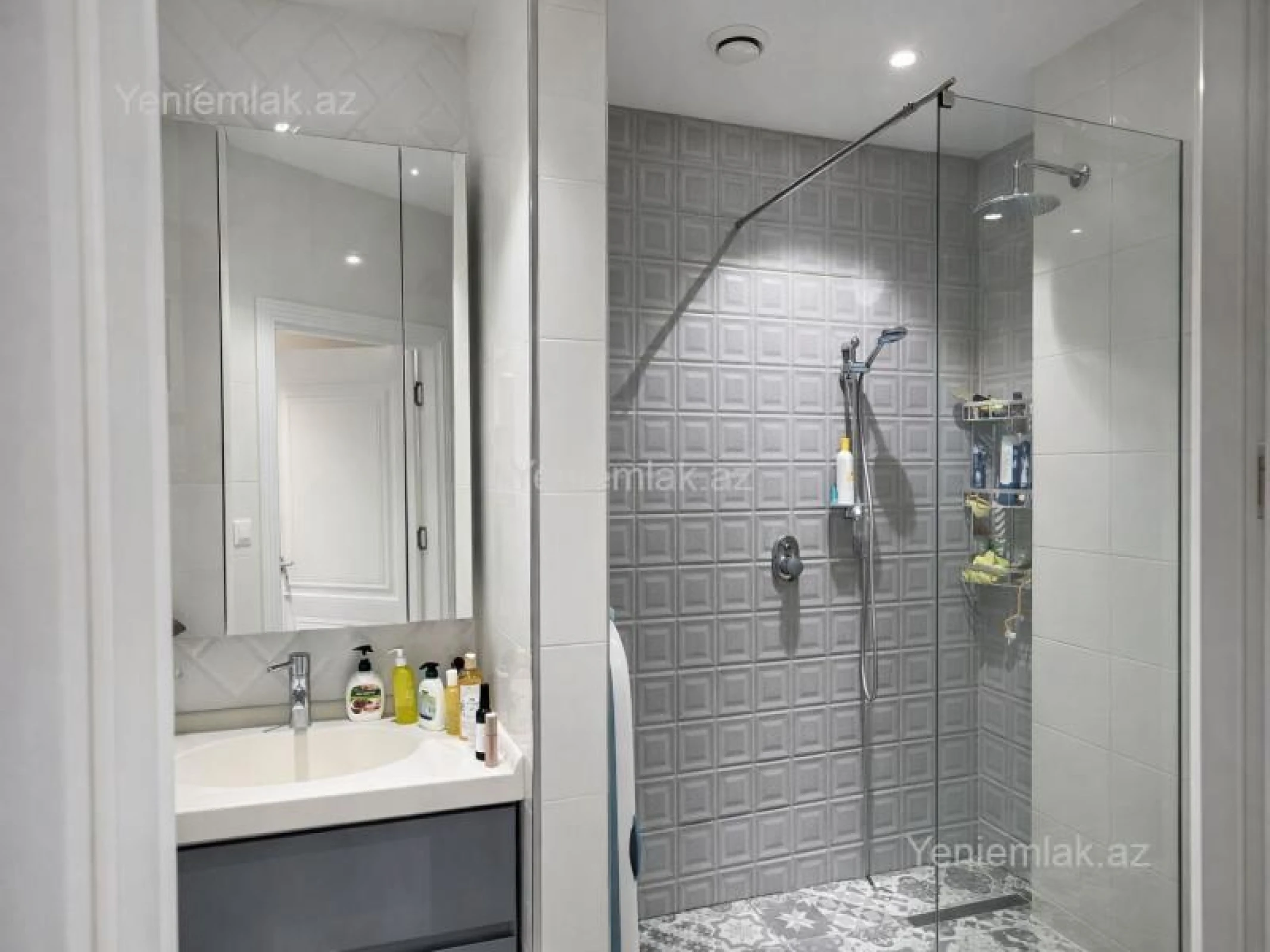 Satılır 4 otaqlı yeni tikili 135 m²