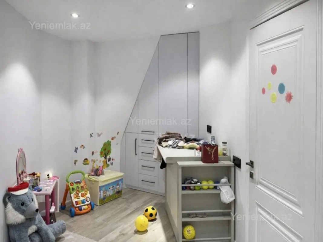 Satılır 4 otaqlı yeni tikili 135 m²