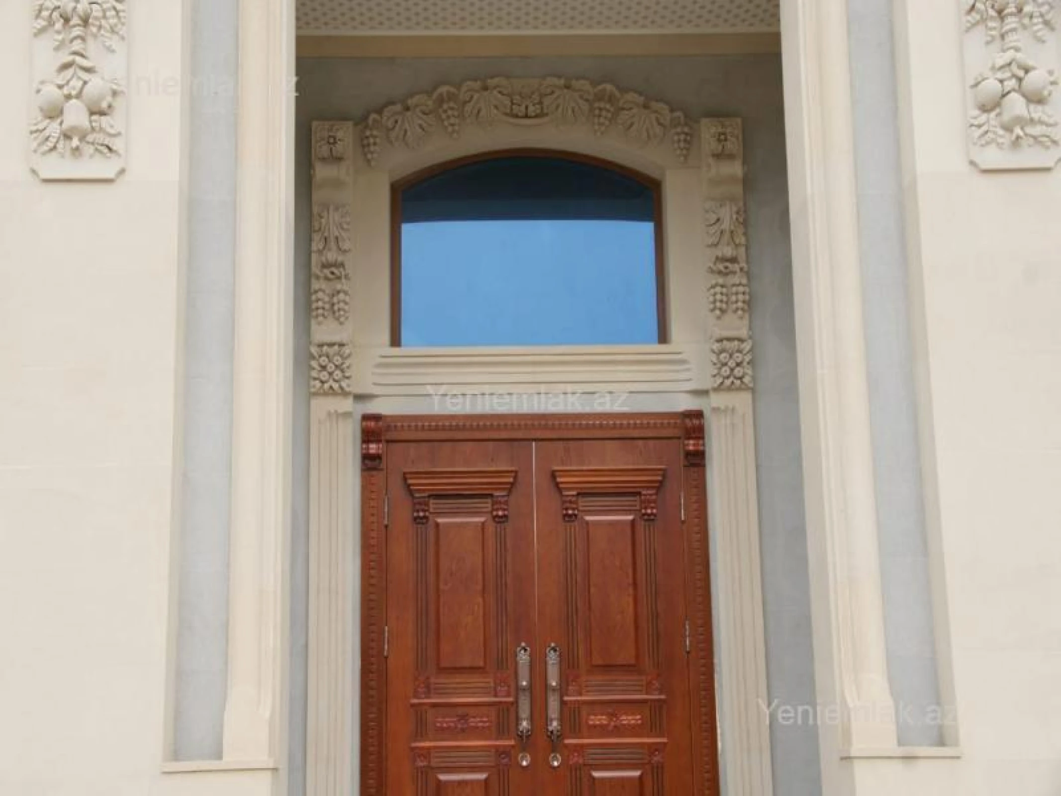 Satılır 12 otaqlı həyət evi 800 m²