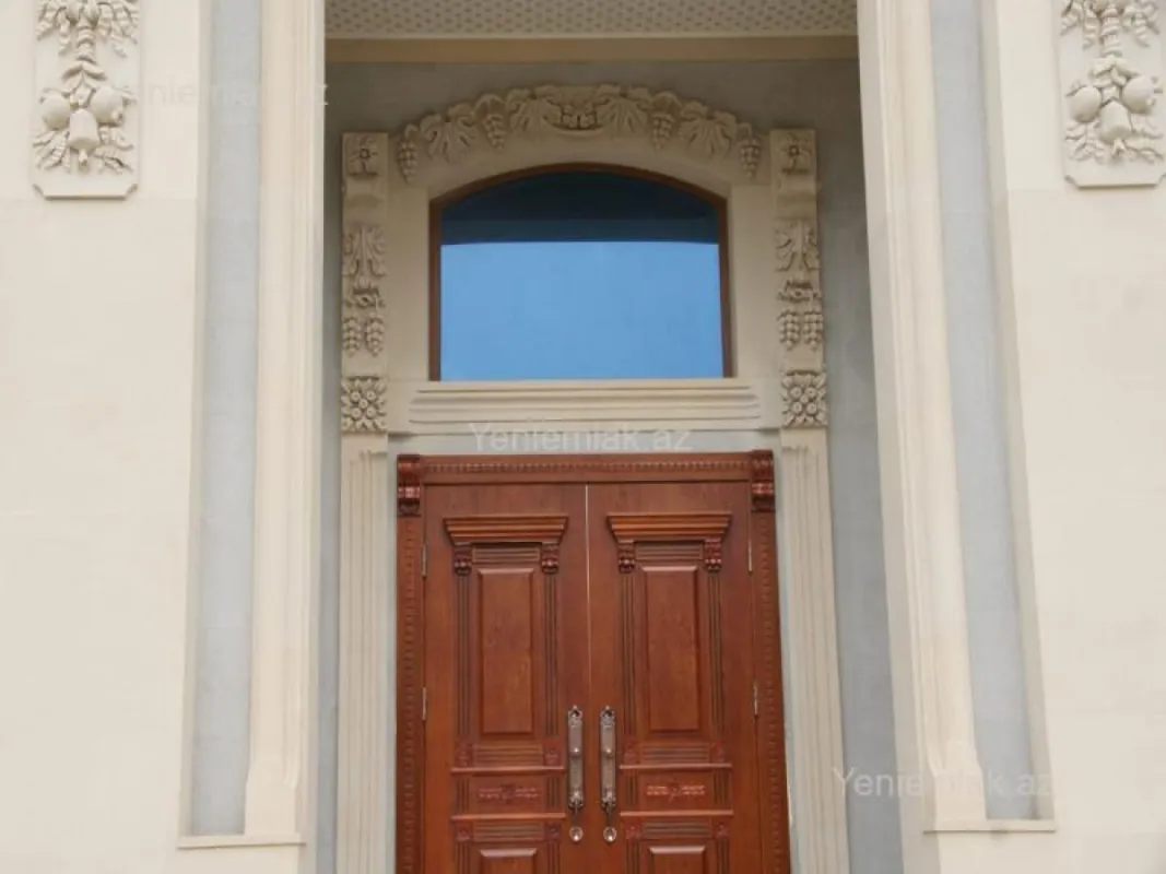 Satılır 12 otaqlı həyət evi 800 m²