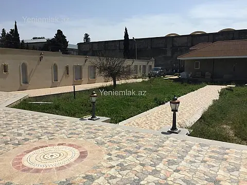Satılır 12 otaqlı həyət evi 800 m²
