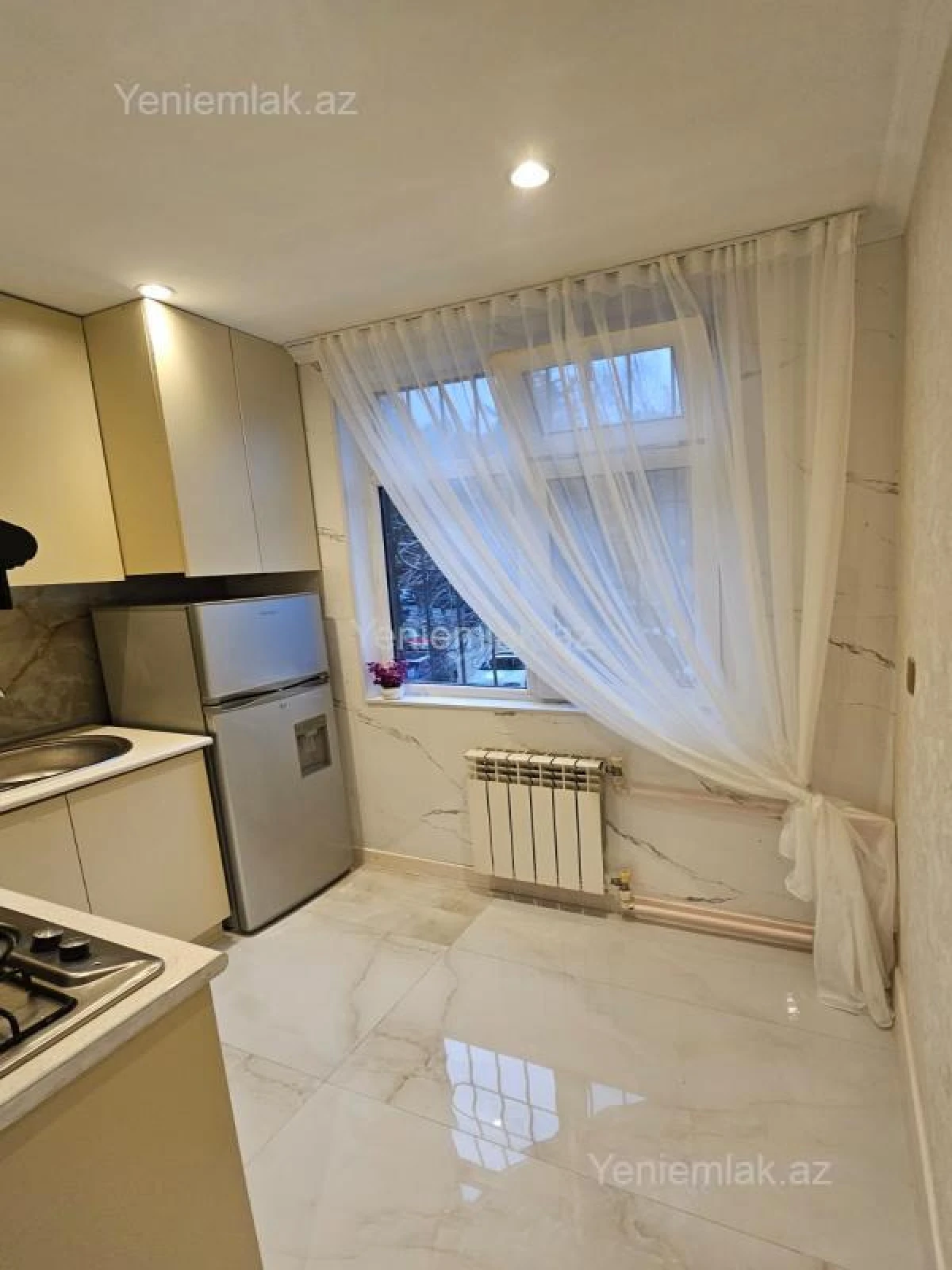 Satılır 2 otaqlı köhnə tikili 55 m²