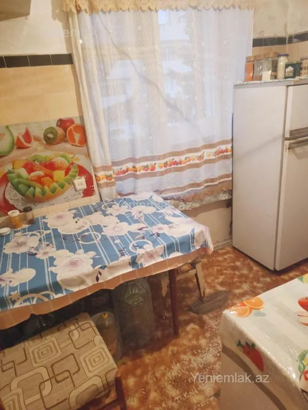Satılır 2 otaqlı köhnə tikili 50 m²