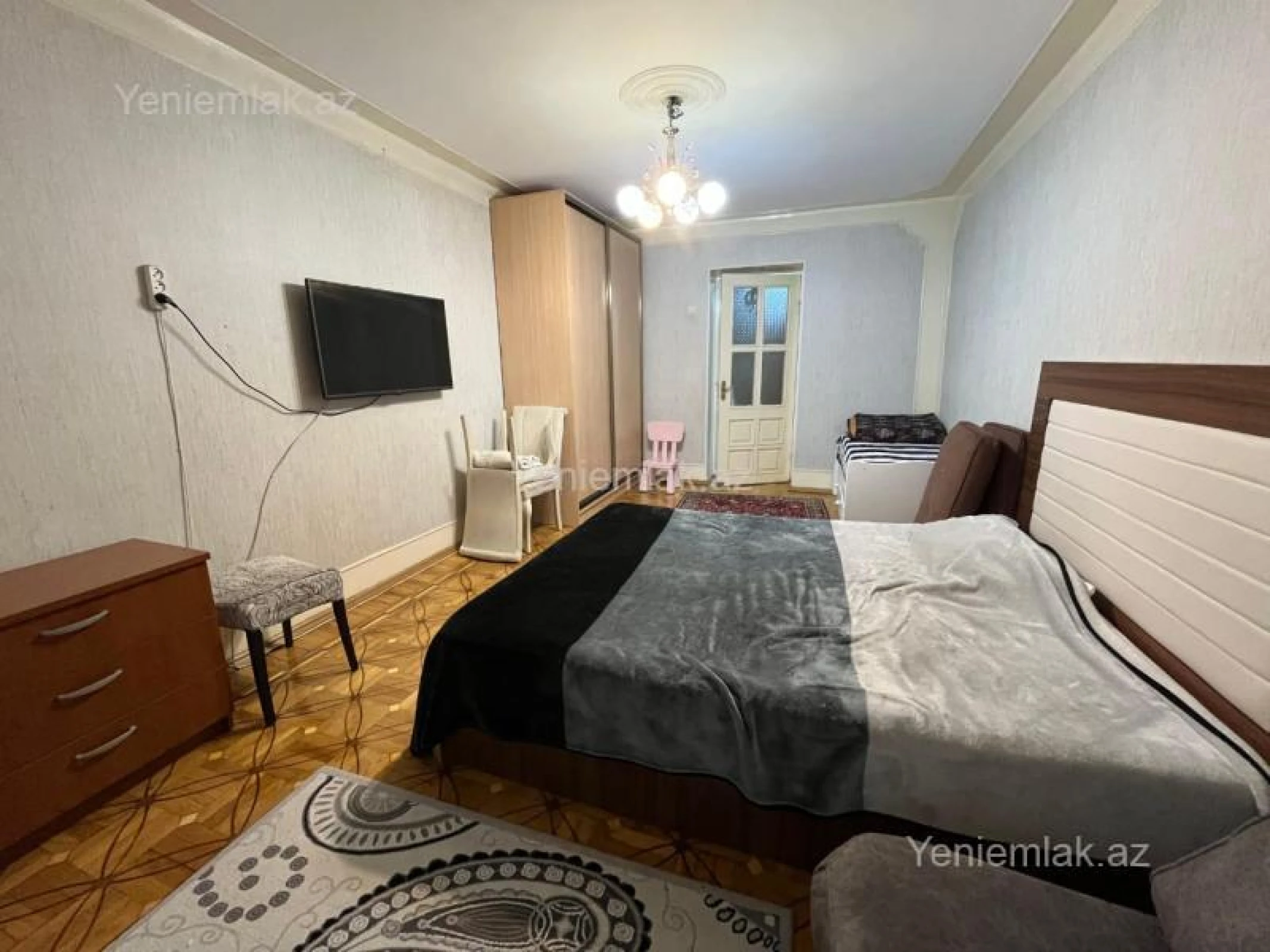 Satılır 3 otaqlı köhnə tikili 207 m²
