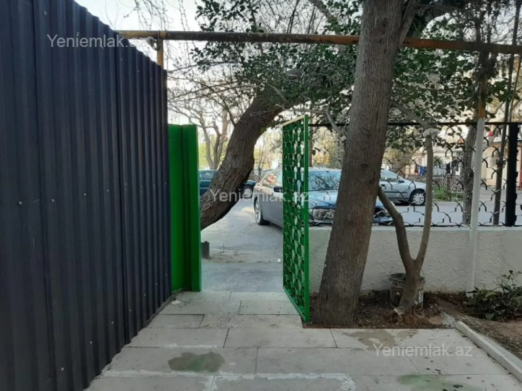 Satılır 3 otaqlı köhnə tikili 207 m²