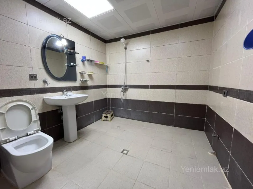 Satılır 3 otaqlı köhnə tikili 207 m²