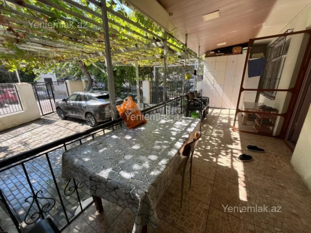 Satılır 3 otaqlı köhnə tikili 207 m²