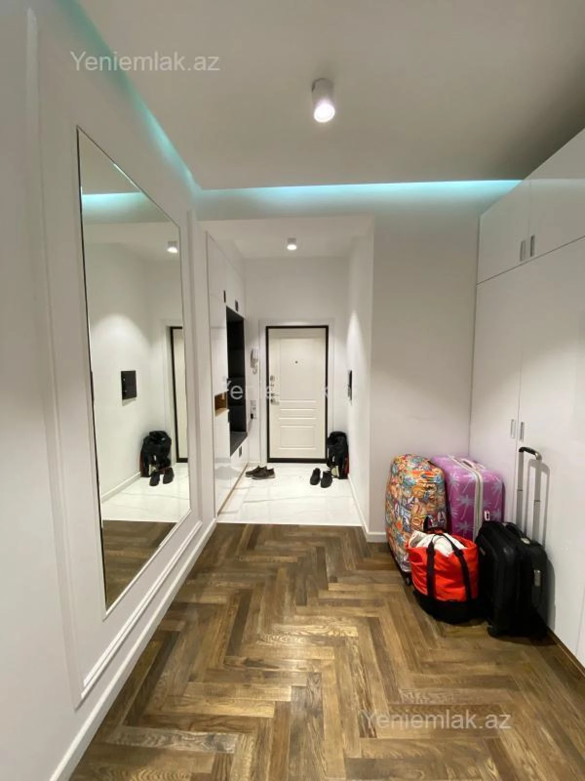 Satılır 3 otaqlı yeni tikili 120 m²