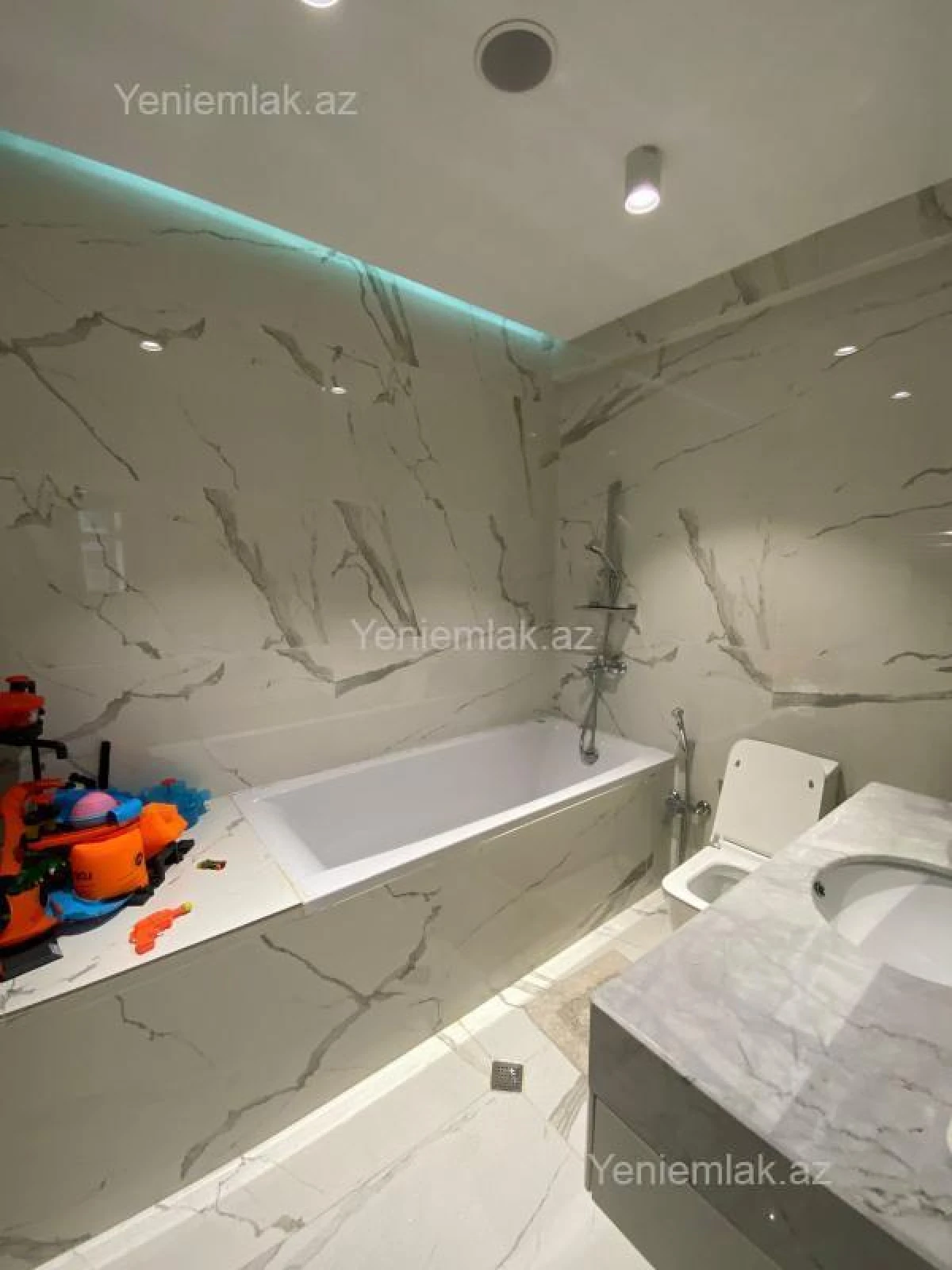 Satılır 3 otaqlı yeni tikili 120 m²