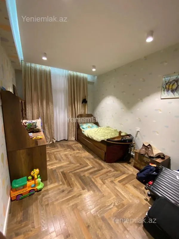 Satılır 3 otaqlı yeni tikili 120 m²