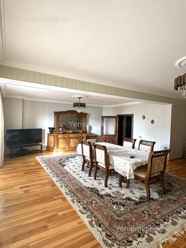 Satılır 4 otaqlı köhnə tikili 110 m²