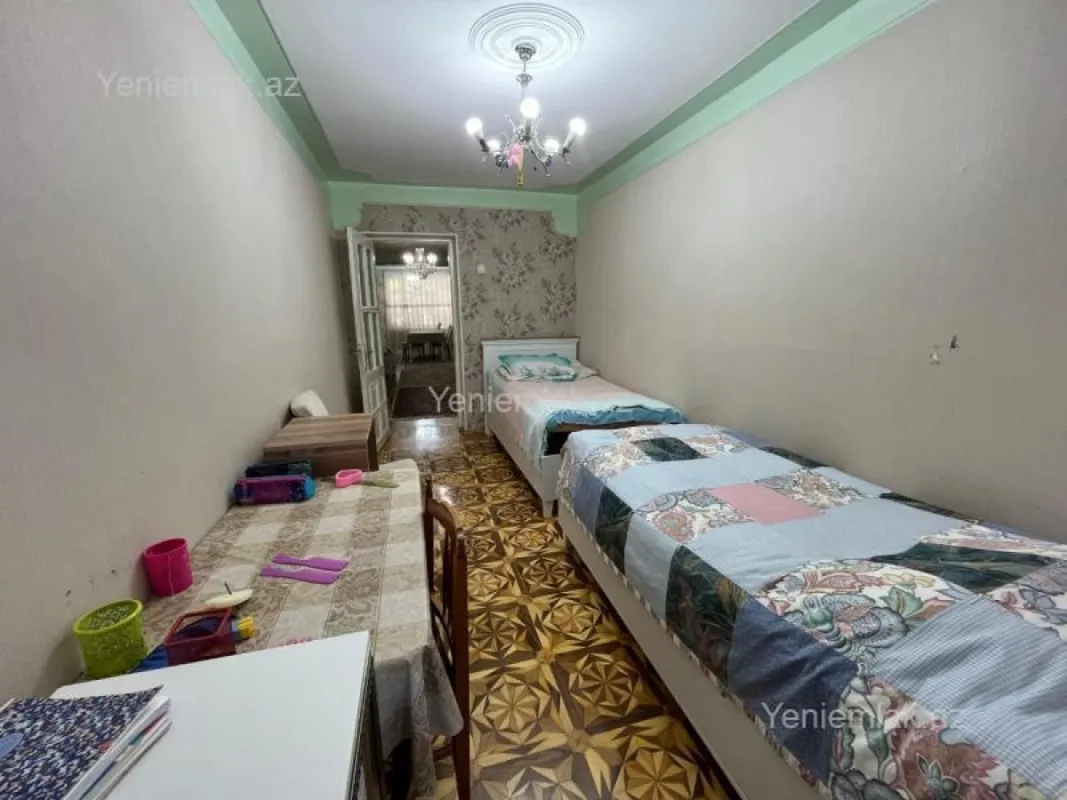 Satılır 4 otaqlı köhnə tikili 207 m²