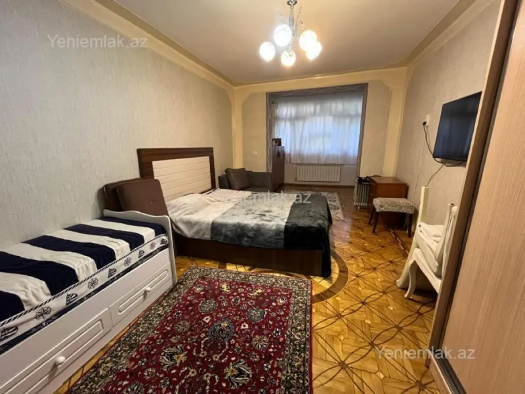 Satılır 4 otaqlı köhnə tikili 207 m²